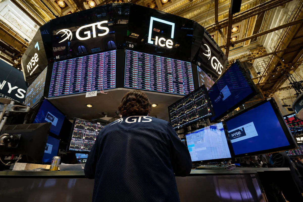 Federal Reserve Holds Interest Rates Steady; Policymakers Shift Toward Tightening Outlook